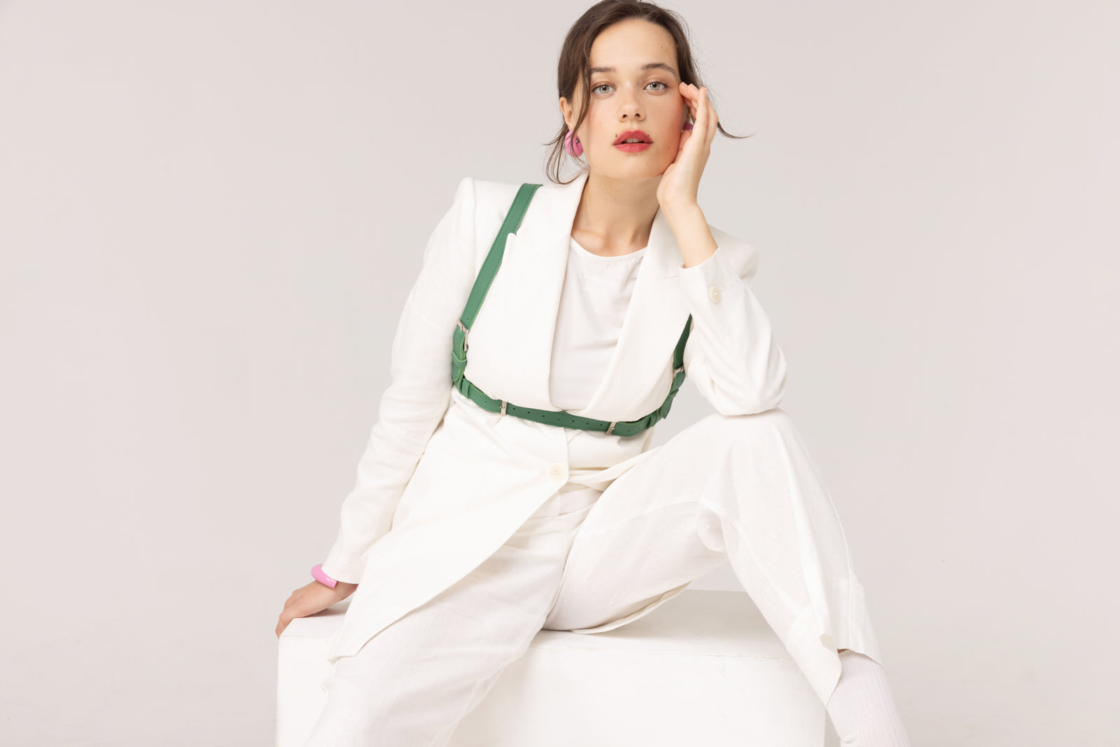 woman_harness_bbce5570-06f4-4af4-8d57-e6e0c384c284.jpg
